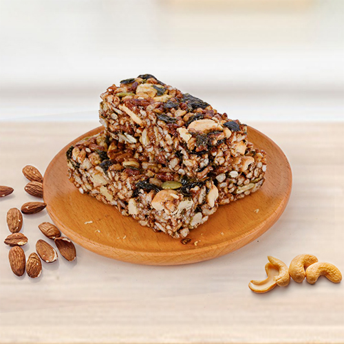 Brown rice, nuts and seaweed bar