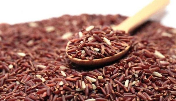 Gạo lứt có màu nâu đỏ chứa nhiều dưỡng chất